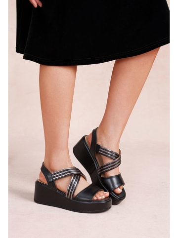 Foreverfolie Keilsandaletten in Schwarz