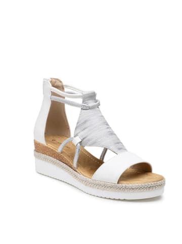 Foreverfolie Sandały w kolorze srebrno-białym na koturnie