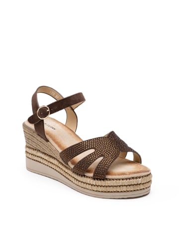 Foreverfolie Sandały w kolorze brązowym na koturnie