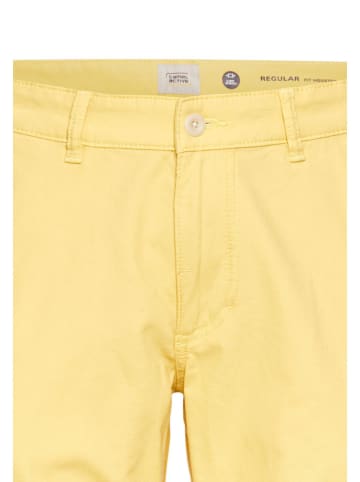 Camel Active Szorty chino - Regular fit - w kolorze żółtym