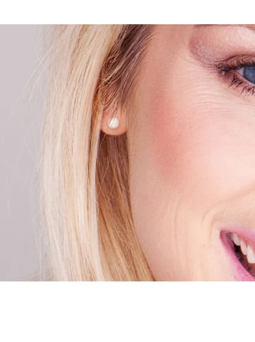 Pearline Kolczyki-wkrętki z perłami w kolorze białym