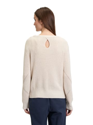 BETTY & CO Sweter w kolorze kremowym