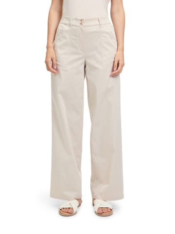 BETTY & CO Spodnie w kolorze kremowym