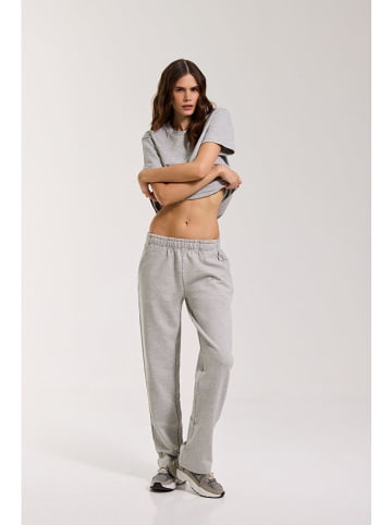 Onamaste Spodnie dresowe "Bali" w kolorze szarym