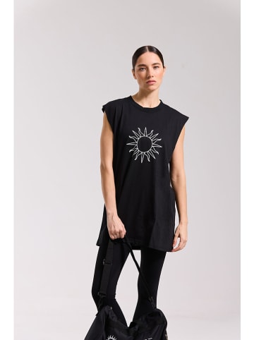 Onamaste Sukienka sportowa "Olivia" w kolorze czarnym