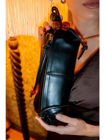 Victor & Hugo Paris Leder-Schultertasche "Aina" in Schwarz - (B)26 x (H)12 x (T)5 cm