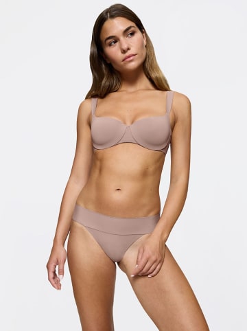 Triumph 2-delige set: strings beige