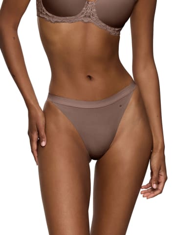 Triumph Stringi "Smart Natural" w kolorze jasnobrązowym