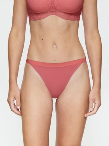 Triumph Stringi "Smart Natural" w kolorze jagodowym