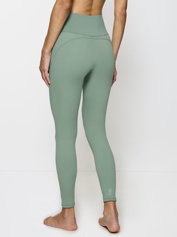Triumph Trainingsleggings in Grün