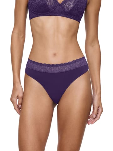 Triumph Stringi w kolorze granatowym