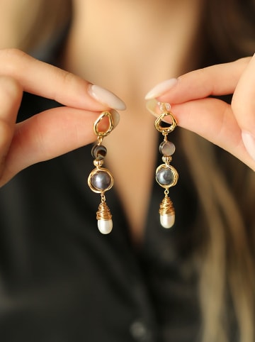 Pierres delicates Pozłacane kolczyki-wkrętki z perłami i masą perłową