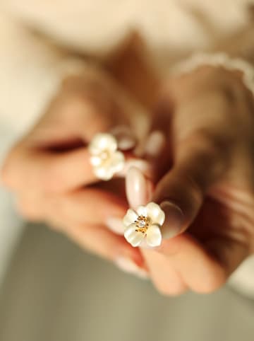 Pierres delicates Vergold. Ohrstecker mit Perlmutt und Edelsteinen