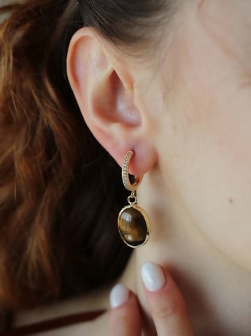 Pierres delicates Pozłacane kolczyki-kreole z tygrysim okiem i cyrkoniami