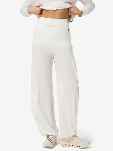 super.natural Trainingscargobroek "Loose Air" wit