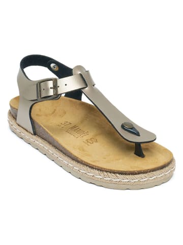 Mandel Zehensandalen in Braun