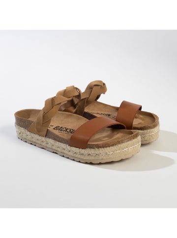 BACKSUN Skórzane klapki w kolorze jasnobrązowym