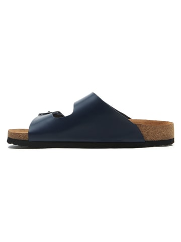 Comfortfusse Skórzane klapki w kolorze granatowym