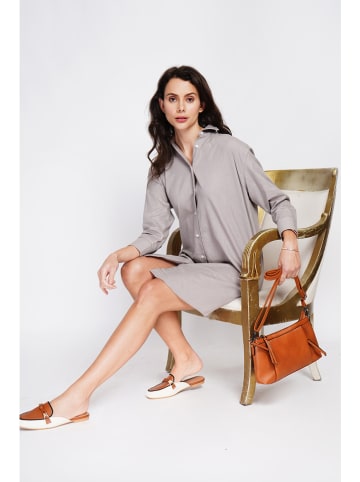 ASSUILI Lniana sukienka w kolorze szarobrązowym