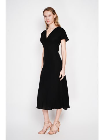 ASSUILI Lniana sukienka w kolorze czarnym