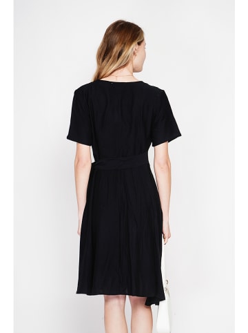 ASSUILI Sukienka w kolorze czarnym