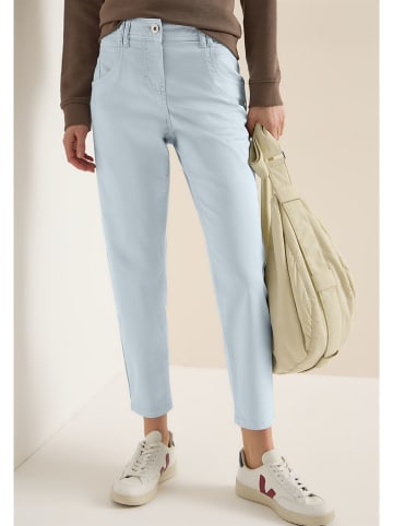 Cecil Hose in Hellblau