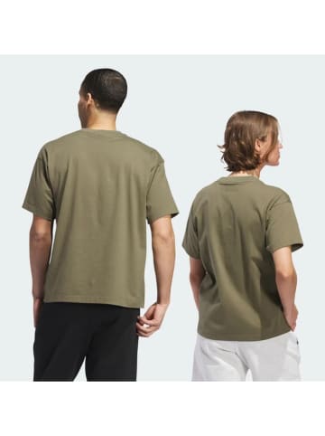 adidas Koszulka "BSTN x FC Bayern" w kolorze khaki