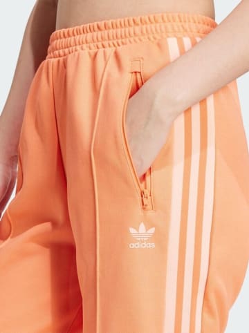 adidas Spodnie dresowe w kolorze pomarańczowym