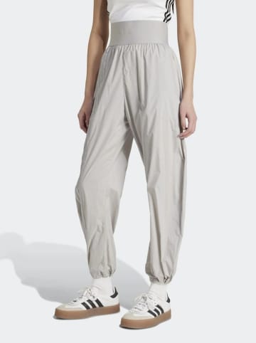 adidas Sweathose in Grau