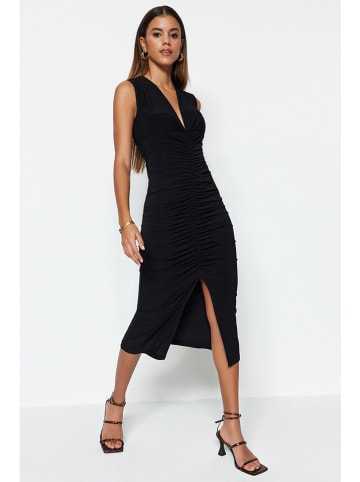 trendyol Kleid in Schwarz