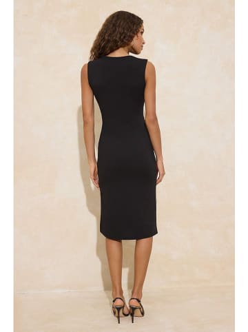 trendyol Kleid in Schwarz