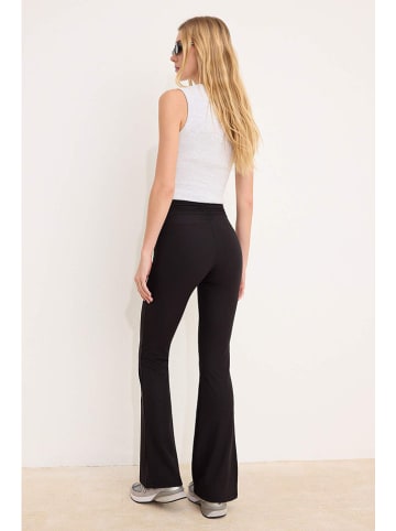 trendyol Hose in Schwarz