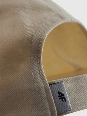 4F Cap in Creme