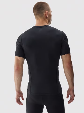 4F Trainingsshirt in Schwarz