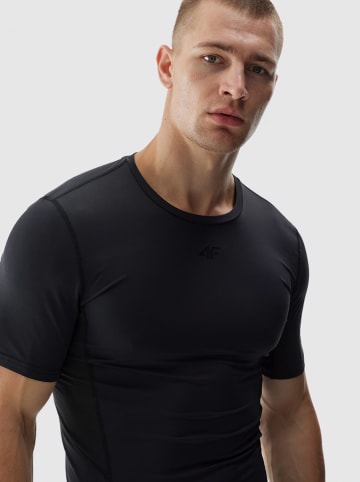 4F Trainingsshirt in Schwarz