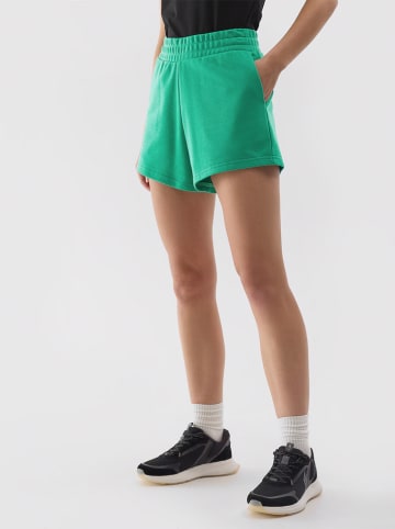 4F Sweatshorts in Grün
