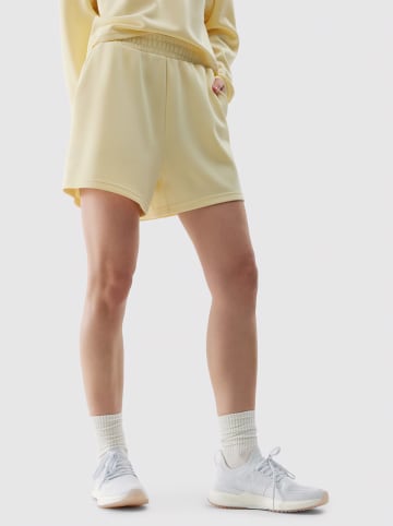 4F Sweatshorts in Gelb