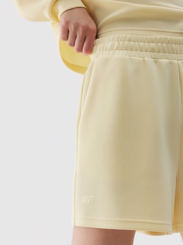 4F Sweatshorts in Gelb