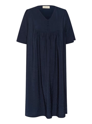 Cream Kleid in Dunkelblau