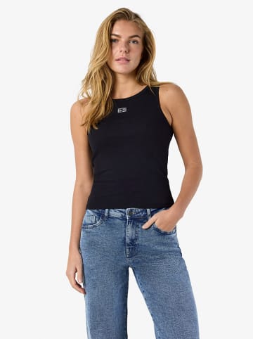 Noisy may Top "Maya" in Schwarz