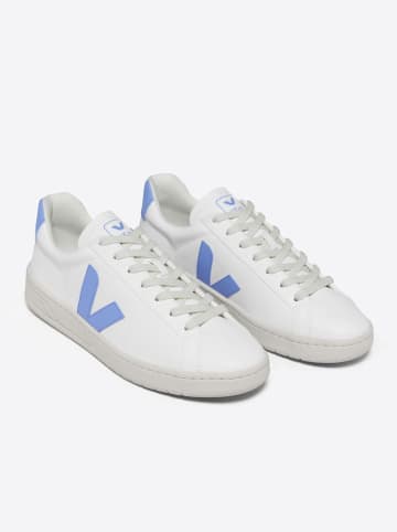 Veja Sneakers "Urca" wit/lichtblauw