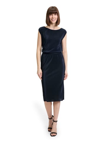 BETTY & CO Bluzka w kolorze granatowym