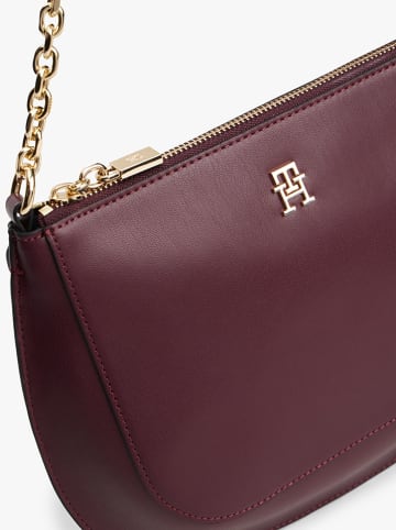 Tommy Hilfiger Schultertasche in Bordeaux - (B)23 x (H)21 x (T)7 cm
