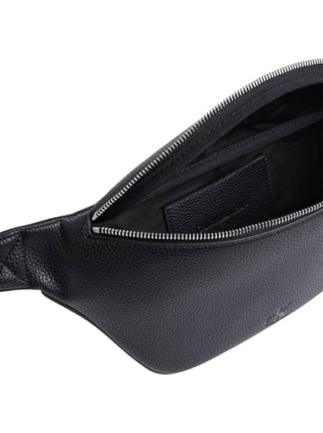 Calvin Klein Brustbeutel in Schwarz - (B)38 x (H)14 x (T)8 cm