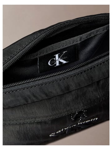 Calvin Klein Umhängetasche in Schwarz - (B)20 x (H)13 x (T)5 cm