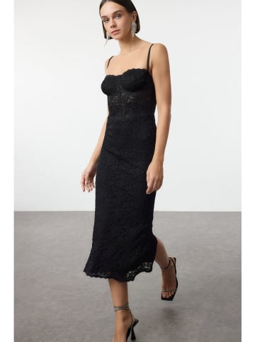 trendyol Kleid in Schwarz