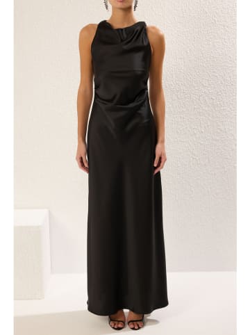trendyol Kleid in Schwarz