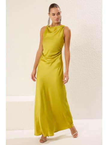 trendyol Kleid in Oliv