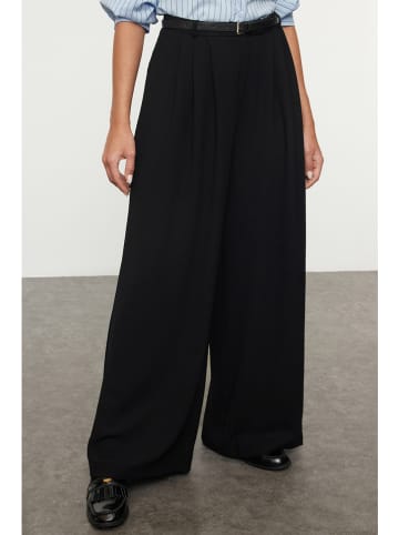trendyol Marlenehose in Schwarz