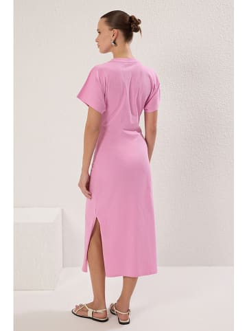 trendyol Kleid in Rosa